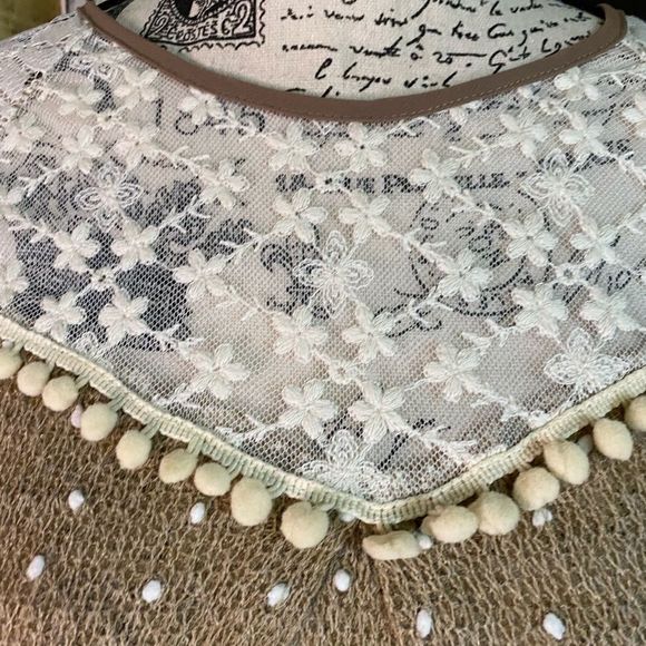 Pom Lace A -Line Sweater Top. Perfect for Fall 🍁
Ryu/Areve! - Picture 9 of 9